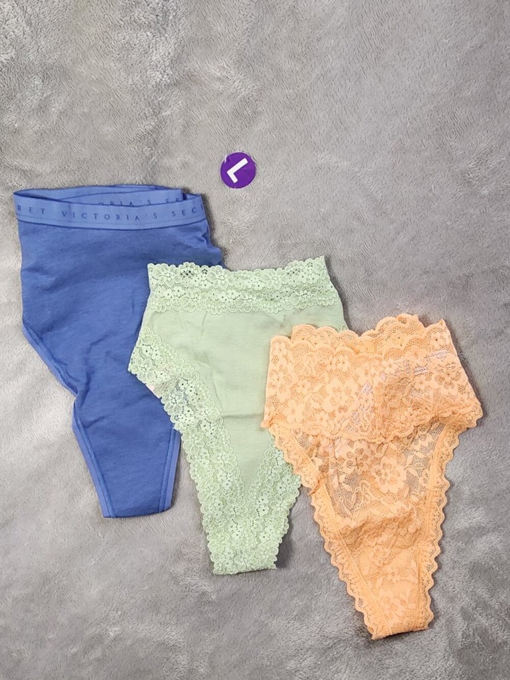 *NWT* Victoria's Secret Lot of 3 thong panties - Large